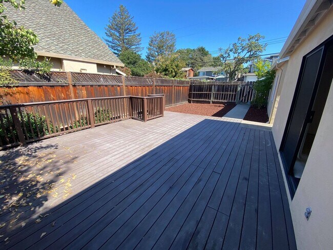 Building Photo - Spacious West Menlo Park Home for Rent