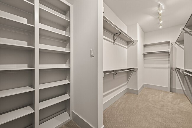 Building Photo - 1604 Ovid St