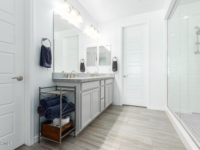 Master bathroom double sink - 14579 W Dahlia Dr