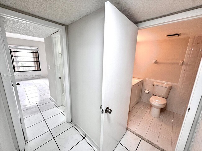 Building Photo - 5900 SW 127th Ave