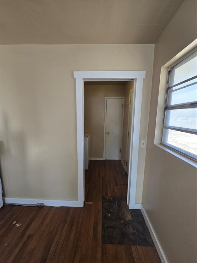 Building Photo - 1216 N Thomas St