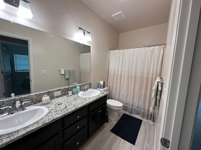 Building Photo - 2419 W Heather Ln