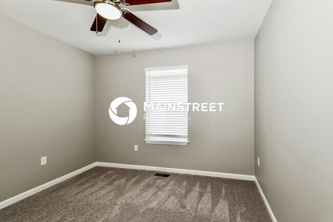 Building Photo - 3 Bedroom Pet-Friendly Home in Jeffersonvi...
