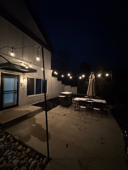 Building Photo - 869 Starr Hill Rd