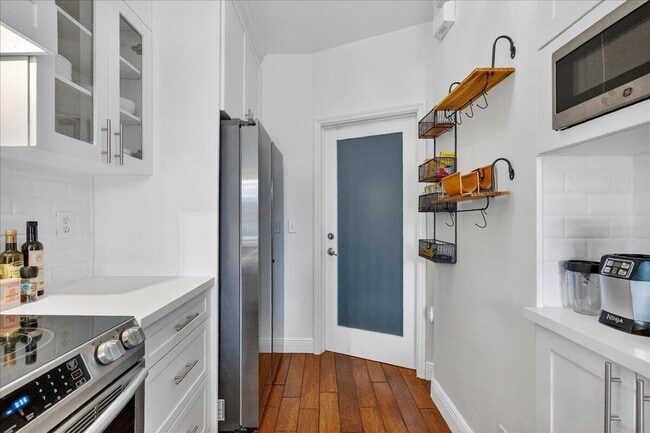 Building Photo - 3544 Lakewood Pl