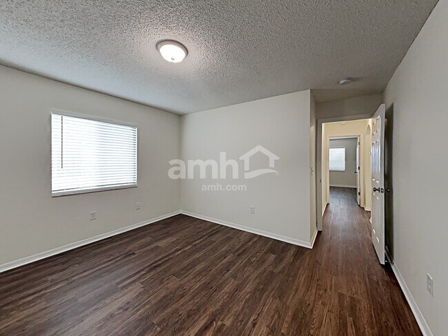 Building Photo - 4417 Country Hills Blvd