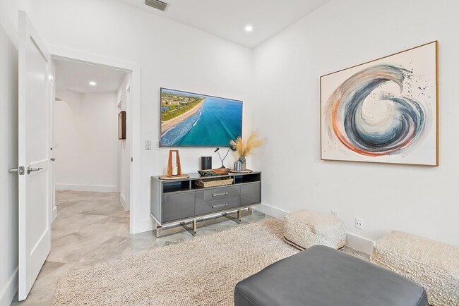 Building Photo - 503 Resort Ln