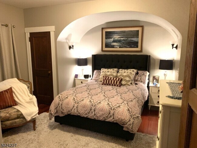 Building Photo - 36 Burnet St