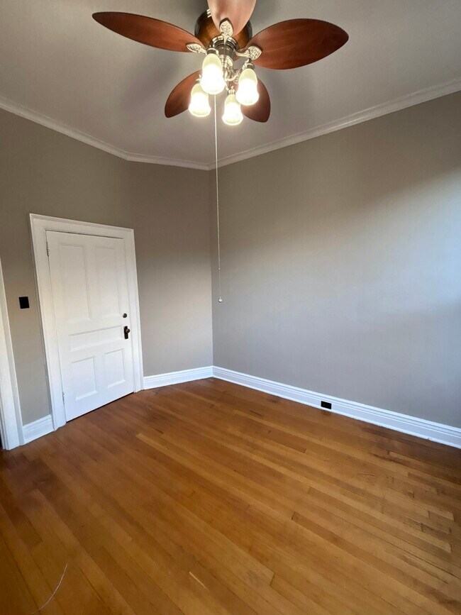 Building Photo - 509 Monroe Ave