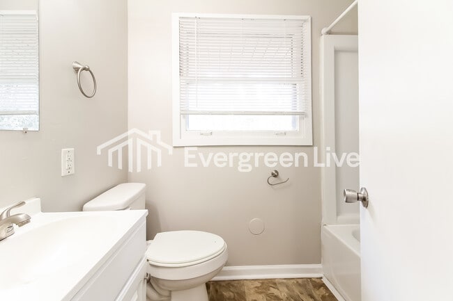 Building Photo - 106 Whitener Ave