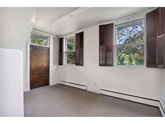 Building Photo - 1720 Mt Curve Ave