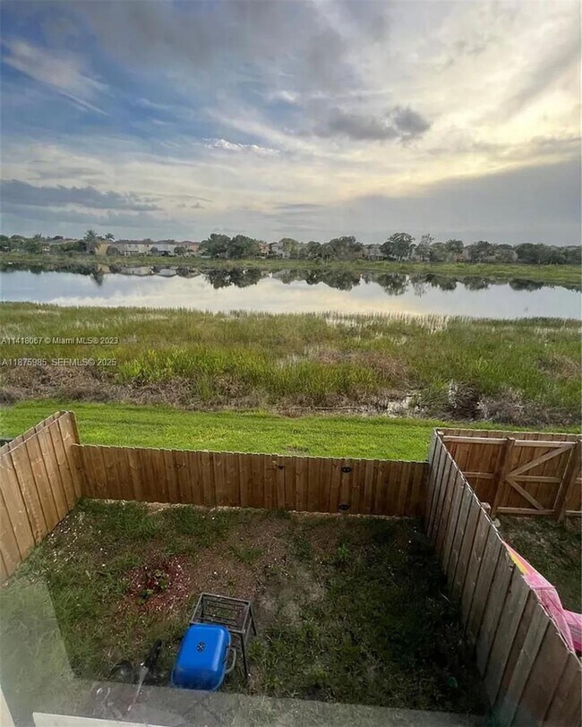 Building Photo - 1166 SE 23rd Ave