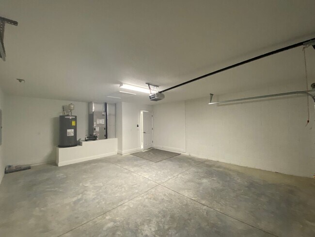 Building Photo - Desirable SW Ocala Neighborhood 4/2/2 *WON...