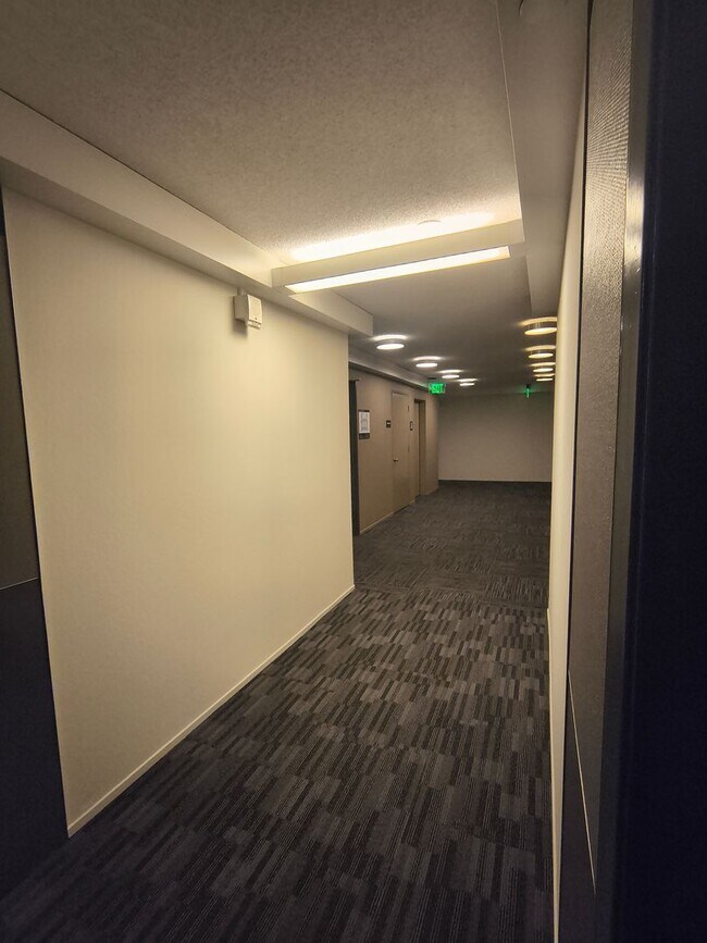 Building Photo - TOP FLOOR 1BD/1BATH Condo Available For Rent at the Watergate Community in Emeryville!!!!