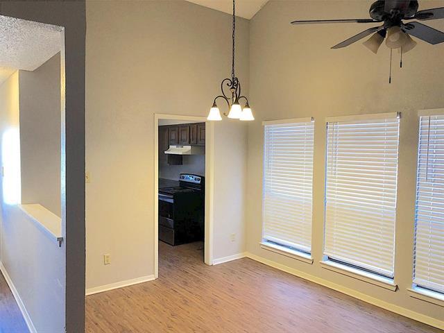 Building Photo - 914 Schulze Dr