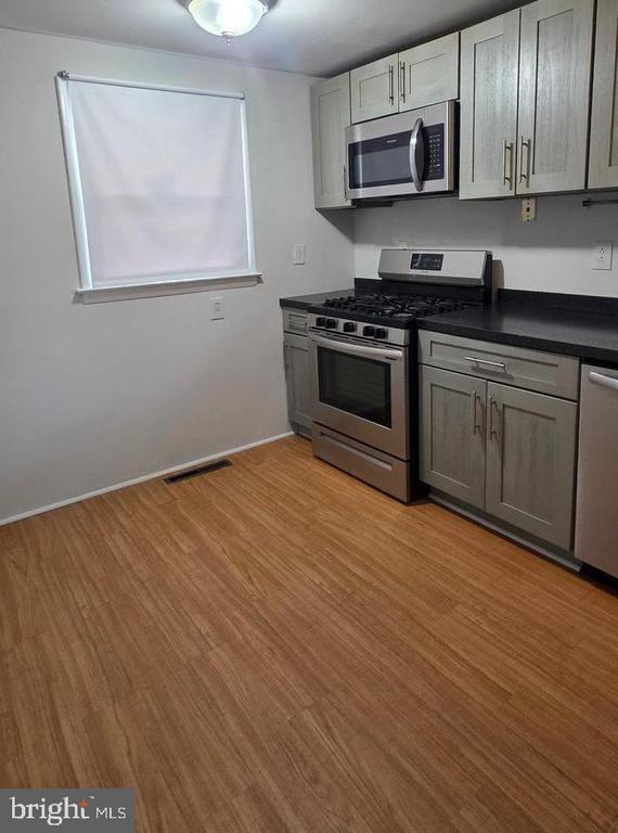 Building Photo - 5454 Burwood Ave