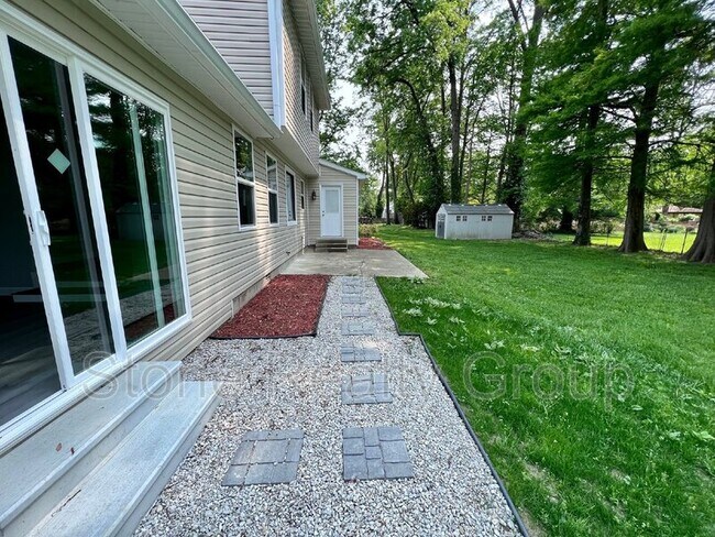 Building Photo - 195 Deming Ln