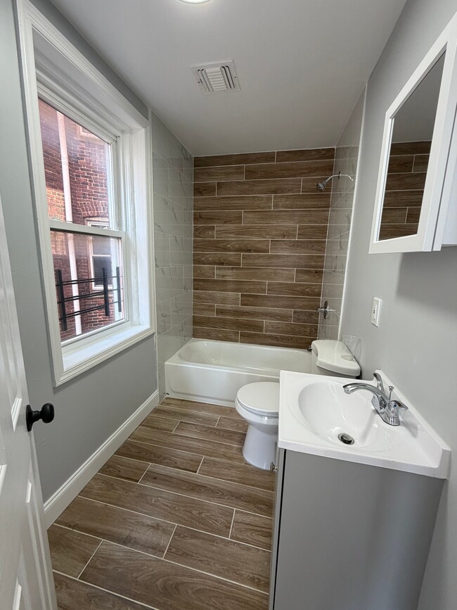 Building Photo - 96 Eaton Pl