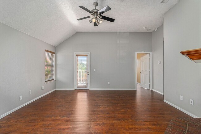 Building Photo - 588 Lake Forest Dr