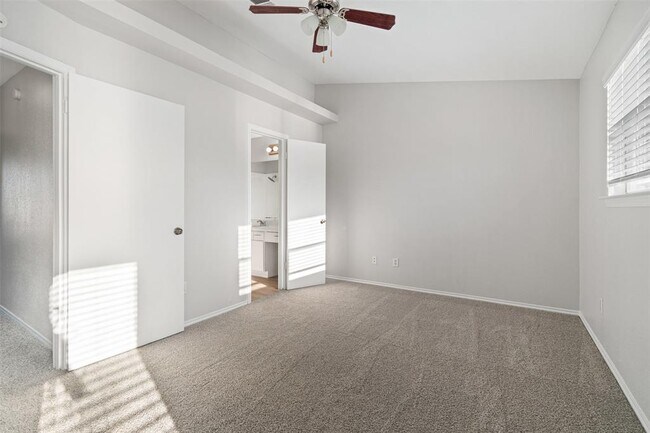 Building Photo - 1848 River Crossing Cir