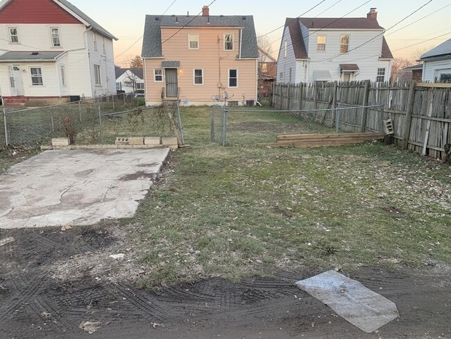 Building Photo - 999 Fairwood Ave