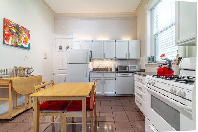 Building Photo - 219 W Eugenie St