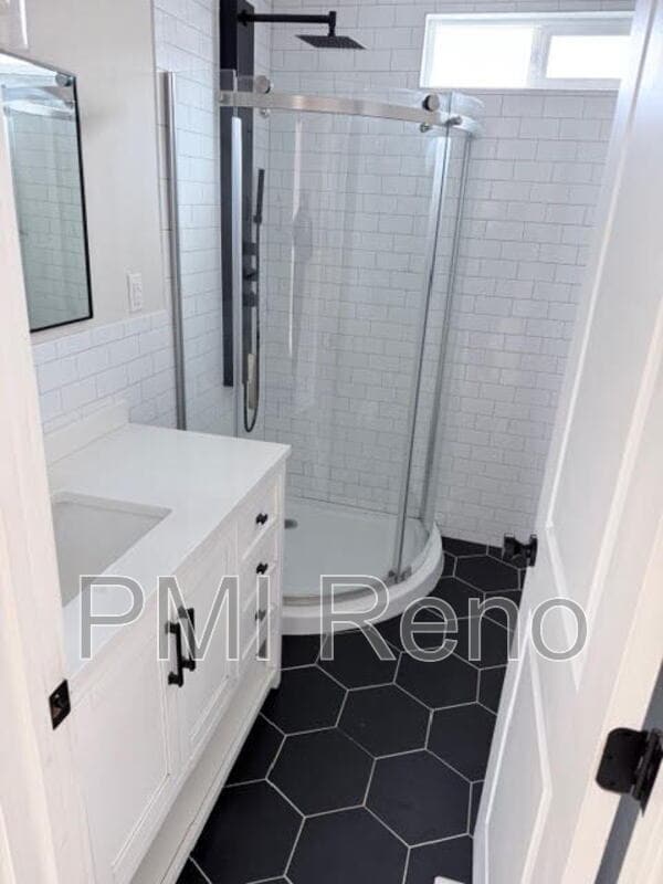 Building Photo - 613 E 2nd St