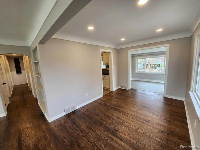 Building Photo - 15705 Juliana Ave