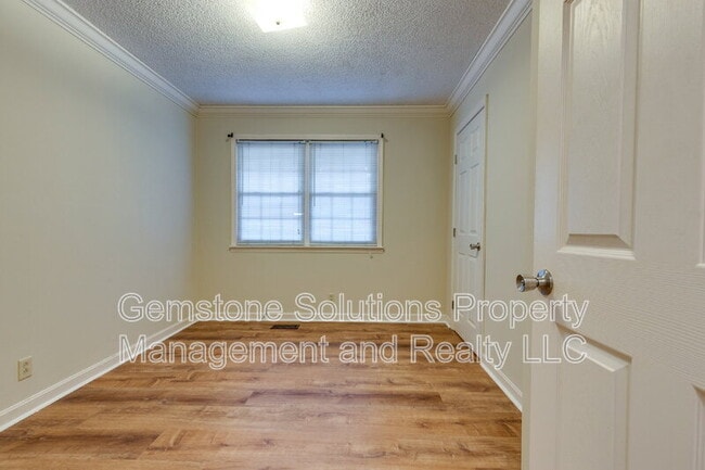 Building Photo - 5580 Hargrove Rd