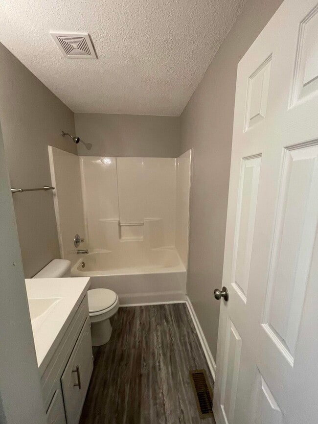 Building Photo - 320 Donna Dr