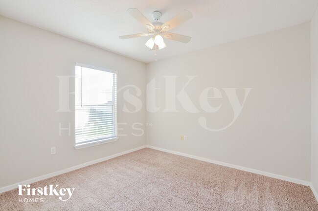Building Photo - 743 Pelican Ct