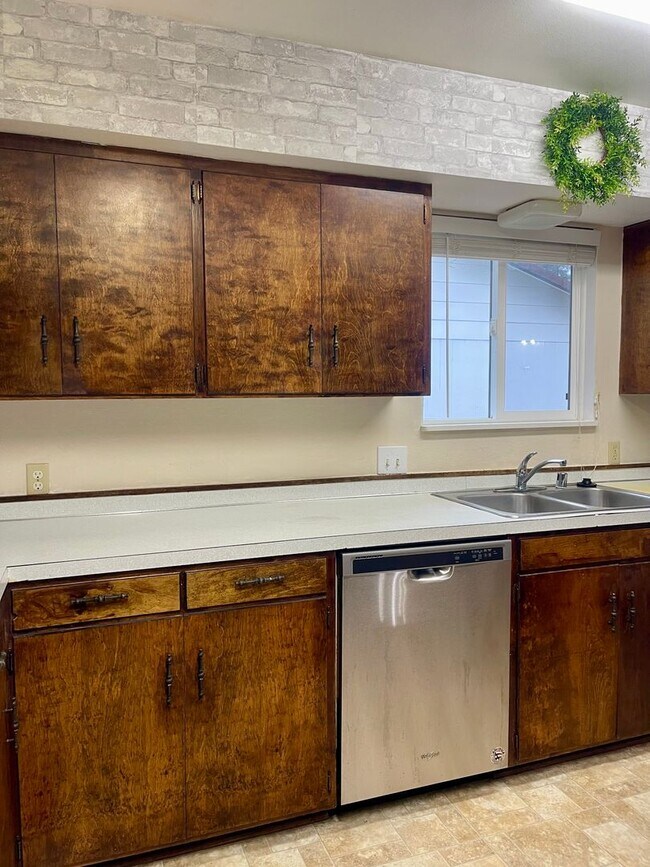 Building Photo - CHARMING 3 BED 2 BATH HOUSE WITH NEW HVAC, ROOF & LARGE FENCED BACKYARD