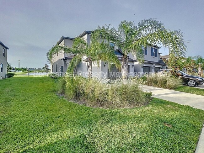 Building Photo - 734 Royal Empress Dr