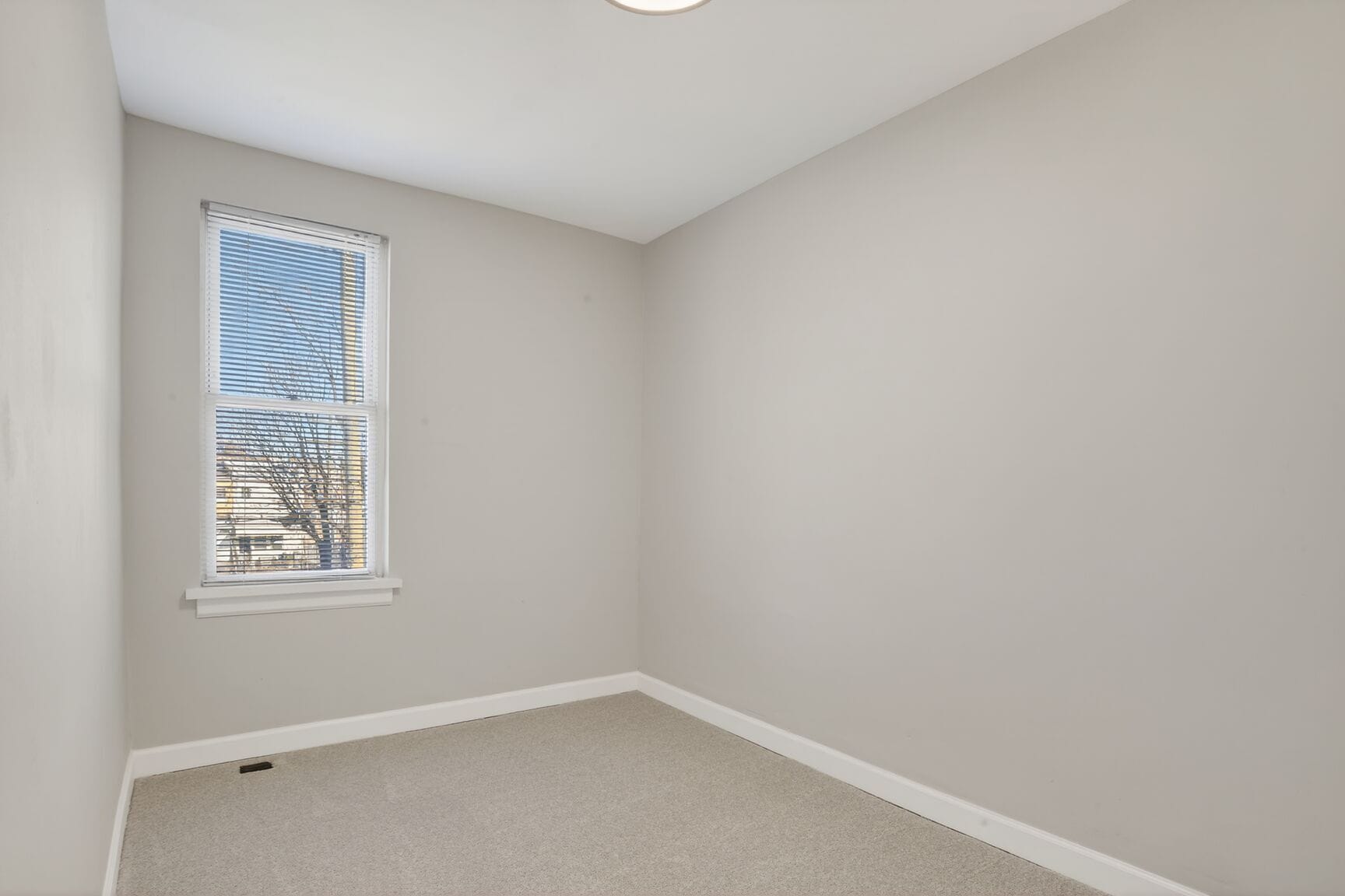 Building Photo - 2102 W Saratoga St