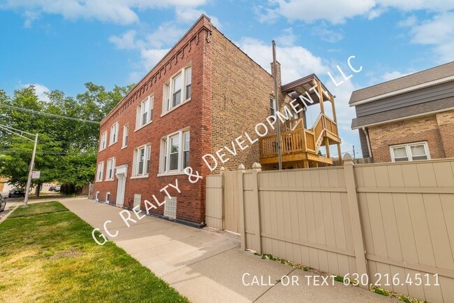 Building Photo - ***FULLY UPDATED BRIDGEPORT DUPLEX / 4 BED...