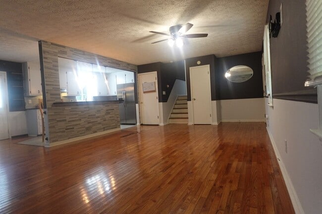 Building Photo - 3820 Menloe Way