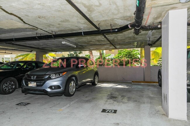 Building Photo - Furnished 2 bdrm / 2 bath unit at The Windsor Waikiki