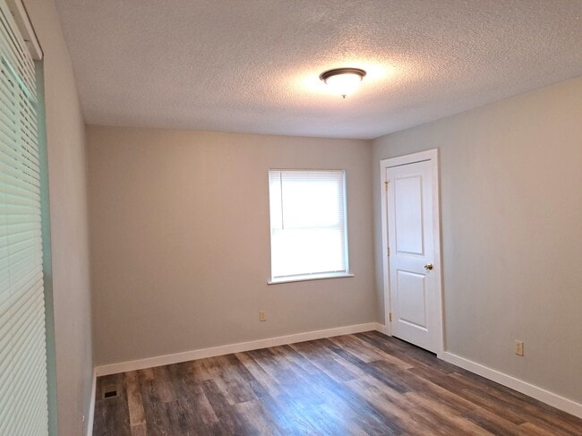 Building Photo - 6123 Cougar Dr
