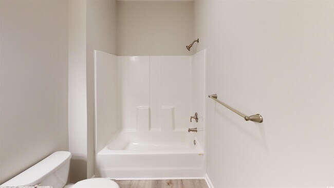 Building Photo - 86 Racquet Club Dr