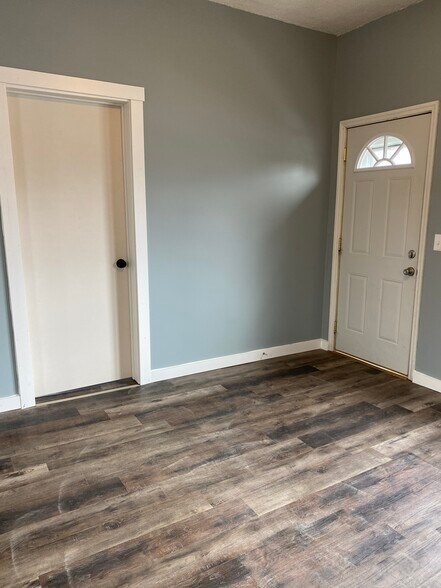 Front entry - 608 4th St SE