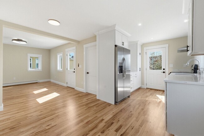 Building Photo - 20 Beacon St