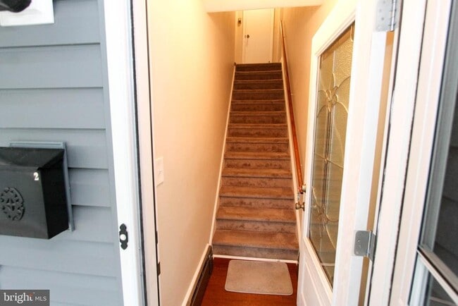 Building Photo - 319 W Cir