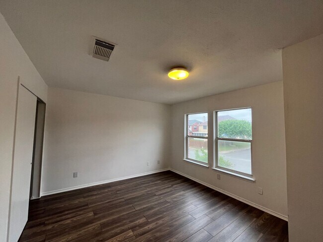 Building Photo - 8419 Manderly Pl