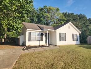 Building Photo - 3 Bedroom Home Near University Area