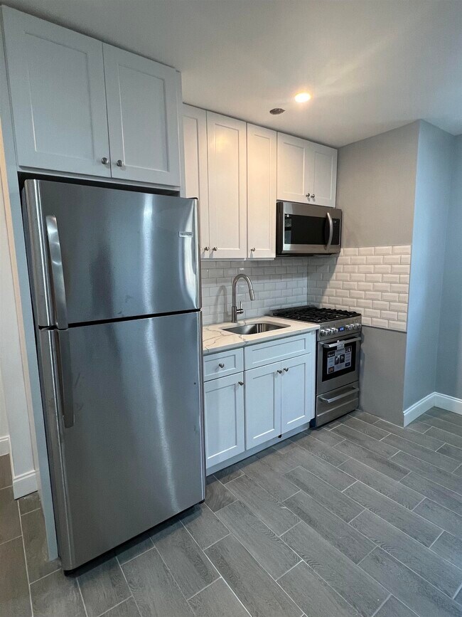 Building Photo - 165 Vroom St