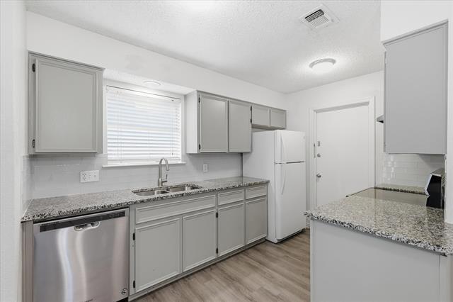 Building Photo - 7208 Misty Meadow Dr S