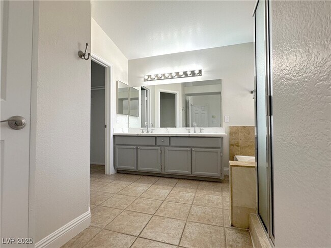 Building Photo - 7604 Cruz B