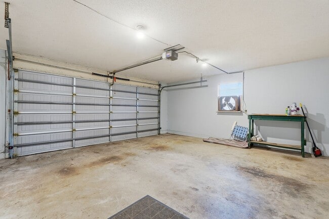 Building Photo - Ranch Home in Wilmington Park For Lease