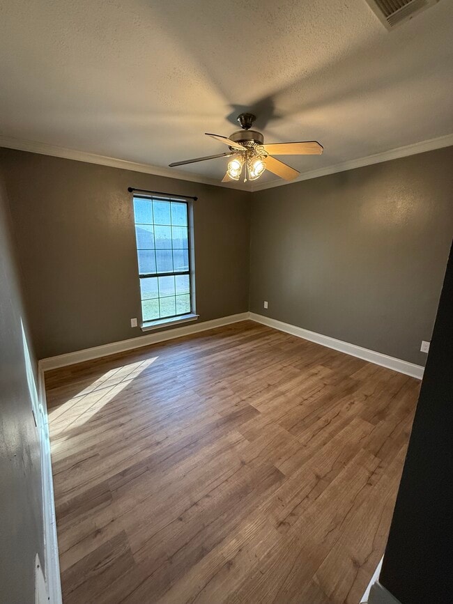 Building Photo - 207 E Kimbrough St