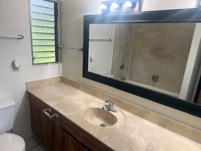 Building Photo - College Gardens